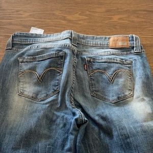 Levi’s Demi curve jeans